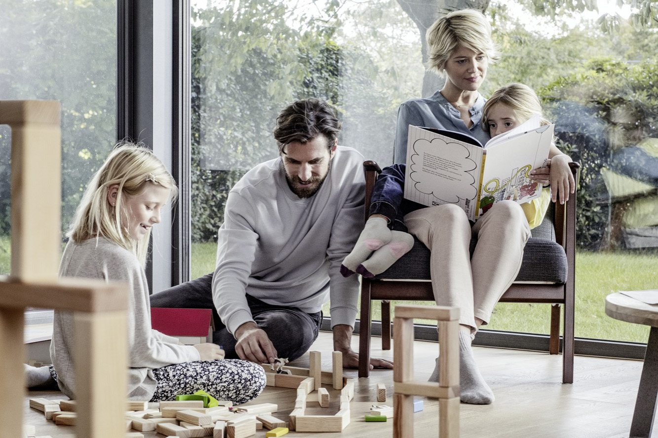 Titel Bild zum Thema Innovative Fensterprofile von REHAU